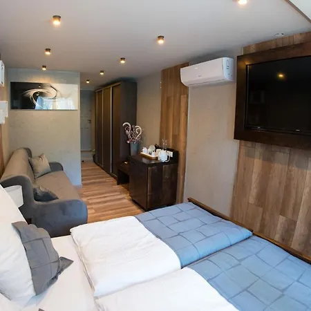 Wuja Toma 홈스테이 슈차이르크